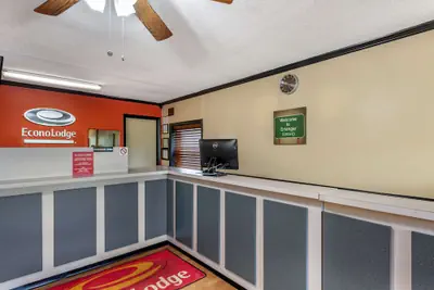 Photo 3 - Econo Lodge Erlanger - Cincinnati Airport