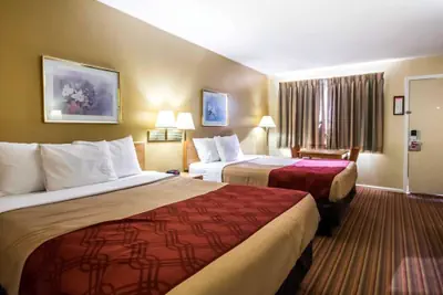 Photo 4 - Econo Lodge Erlanger - Cincinnati Airport