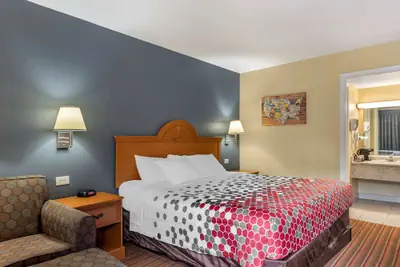 Photo 5 - Econo Lodge Erlanger - Cincinnati Airport