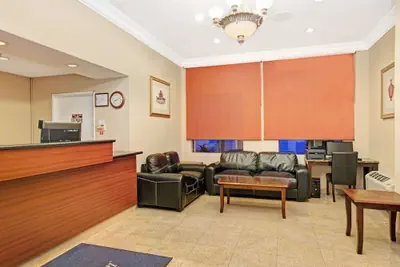 Photo 3 - Howard Johnson by Wyndham Torrance
