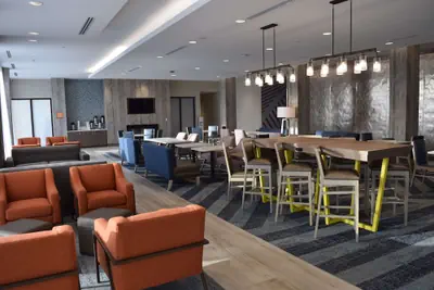Photo 3 - La Quinta Inn & Suites by Wyndham Middletown-Goshen