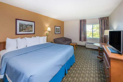 Photo 5 - Days Inn by Wyndham Kirksville