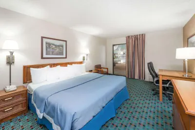 Photo 4 - Days Inn by Wyndham Kirksville