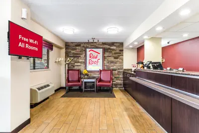 Photo 5 - Red Roof Inn PLUS+ Nashville North - Goodlettsville