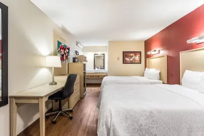 Photo 2 - Red Roof Inn PLUS+ Nashville North - Goodlettsville