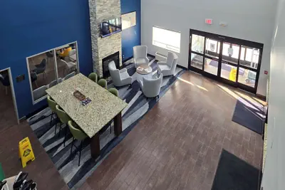 Photo 4 - Comfort Suites Terre Haute University Area
