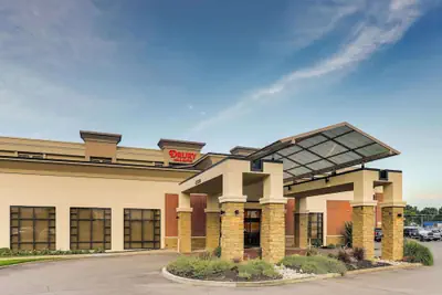Photo 2 - Drury Inn & Suites St Joseph