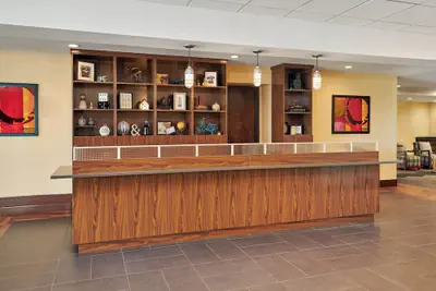 Photo 2 - Royle Hotel Milwaukee Airport