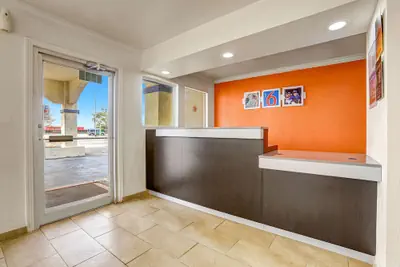 Photo 3 - Motel 6 Clovis, NM