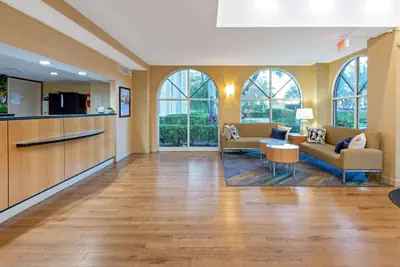 Photo 3 - La Quinta Inn & Suites by Wyndham Coral Springs South