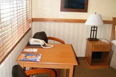Photo 3 - Cousins Country Inn