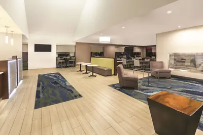 Photo 5 - La Quinta Inn & Suites by Wyndham Philadelphia Airport