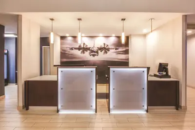Photo 3 - La Quinta Inn & Suites by Wyndham Philadelphia Airport