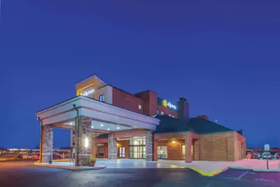 Photo 2 - La Quinta Inn & Suites by Wyndham Philadelphia Airport