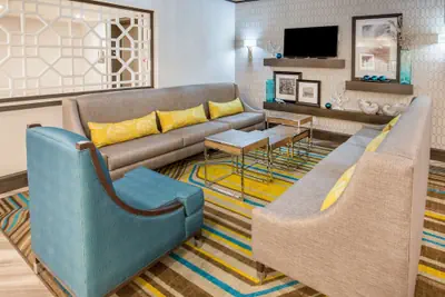 Photo 4 - Hampton Inn Monterey