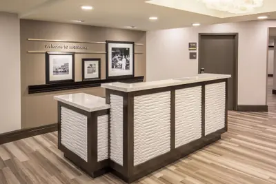 Photo 5 - Hampton Inn Monterey