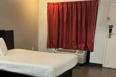 Photo 3 - Motel 6 Macclenny, FL