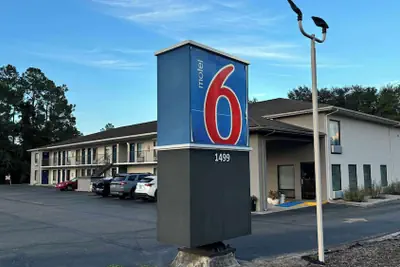 Photo 2 - Motel 6 Macclenny, FL