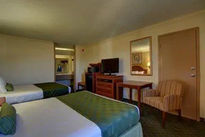 Photo 4 - Ramada by Wyndham Macon