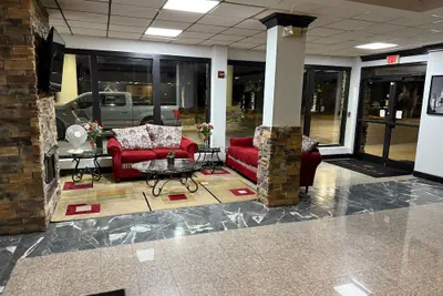 Photo 3 - Ramada by Wyndham Macon