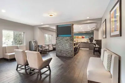 Photo 4 - Quality Inn & Suites Birmingham - Highway 280