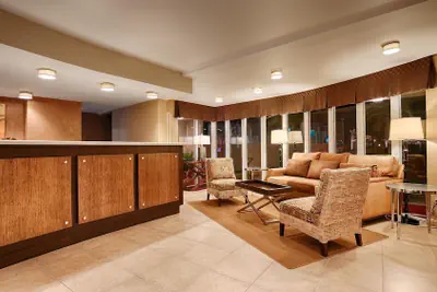 Photo 4 - Best Western Plus Suites Hotel Coronado Island