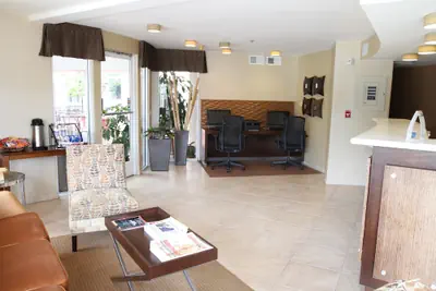 Photo 3 - Best Western Plus Suites Hotel Coronado Island
