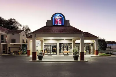 Photo 2 - Days Inn by Wyndham Memphis at Graceland