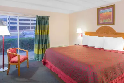 Photo 2 - Days Inn by Wyndham Tallahassee University Center
