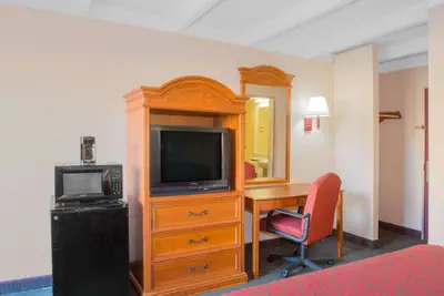 Photo 5 - Days Inn by Wyndham Tallahassee University Center