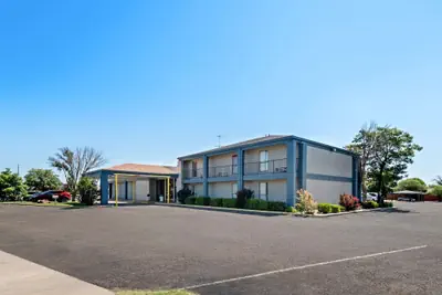 Photo 2 - Quality Inn Plainview