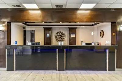 Photo 5 - Best Western Plus Lake Front Hotel