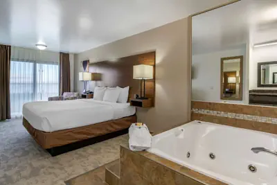 Photo 2 - Best Western Plus Lake Front Hotel