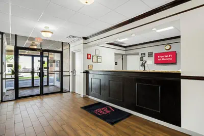 Photo 5 - Red Roof Inn Gurnee - Waukegan