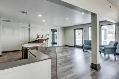 Photo 5 - Days Inn & Suites by Wyndham Spokane