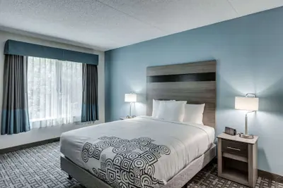 Photo 2 - Days Inn & Suites by Wyndham Spokane
