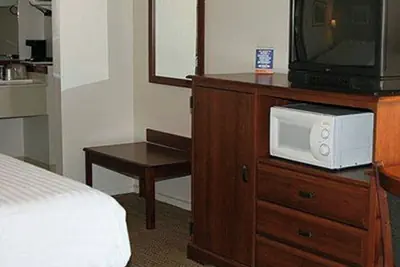 Photo 5 - Weatherford Heritage Inn