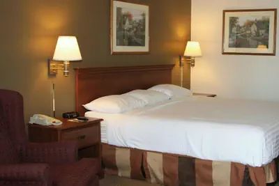 Photo 4 - Weatherford Heritage Inn