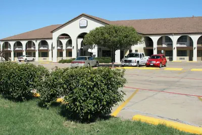 Photo 2 - Weatherford Heritage Inn
