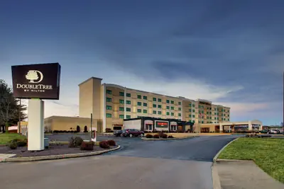 Photo 2 - DoubleTree by Hilton Mt. Vernon