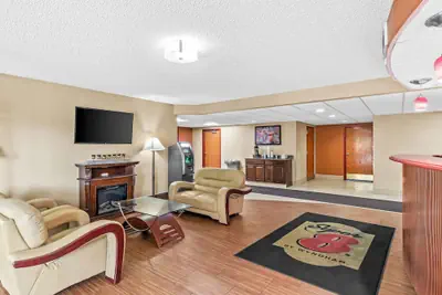 Photo 4 - Super 8 by Wyndham Sturtevant/Racine