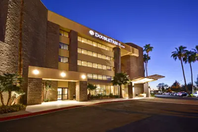 Photo 2 - DoubleTree by Hilton Phoenix North
