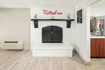 Photo 4 - Red Roof Inn & Suites Marysville