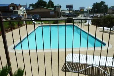Photo 2 - Xecutive Inn and Suites