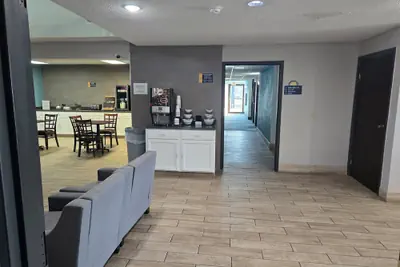Photo 4 - Days Inn by Wyndham Portage/Cascade Mountain area