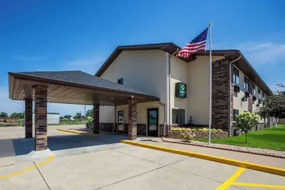 Photo 2 - Quality Inn Galesburg near US Highway 34 and I-74