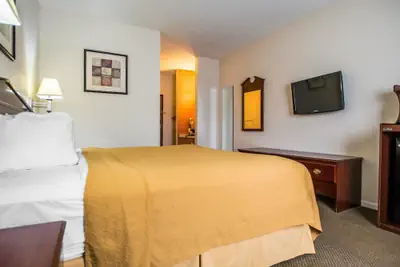 Photo 5 - Quality Inn Peru near Starved Rock State Park
