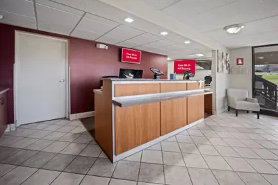 Photo 5 - Red Roof Inn Greensboro Airport