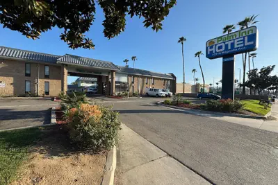 Photo 2 - Palm Inn Hotel near Tyler Mall Riverside