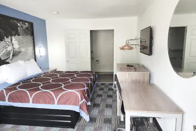 Photo 4 - Super 8 by Wyndham Shreveport
